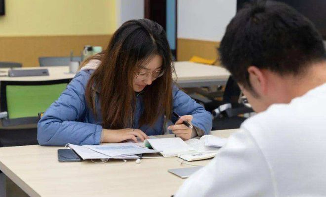 本科严重过剩的四大专业毕业即失业一定要考研！(图2)