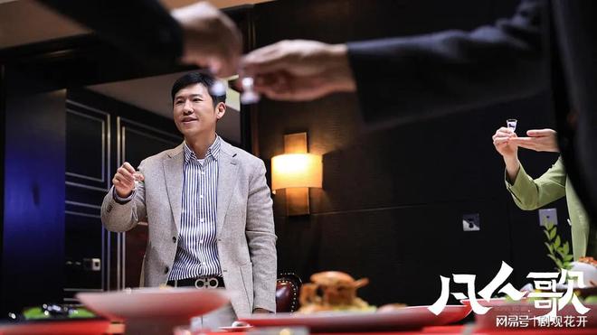 《凡人歌》戴60000钻戒开50万宝马参加同学聚会的沈琳却被嘲讽(图3)