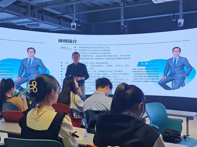 把创业服务带进上海财经大学→(图2)