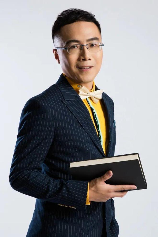 开卷丨在权力中认识真实的自己