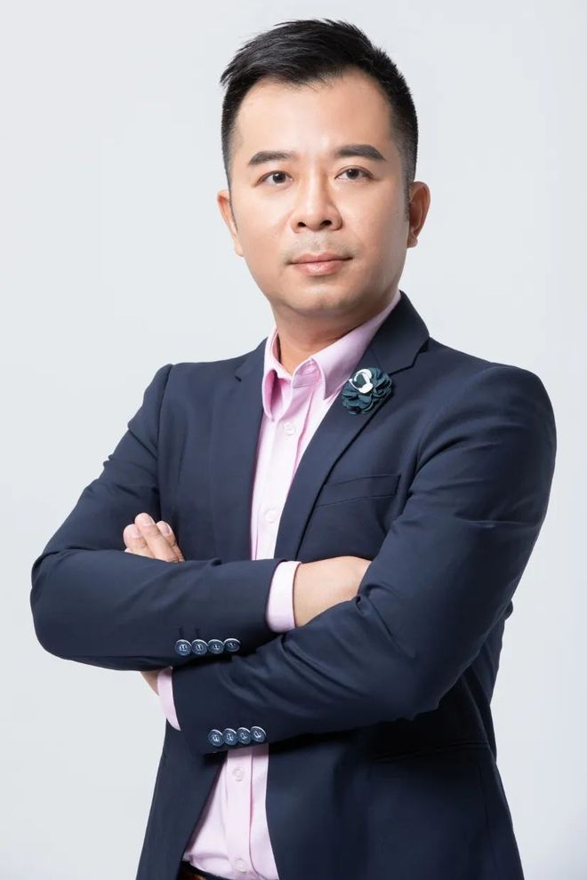 开卷丨在权力中认识真实的自己(图2)
