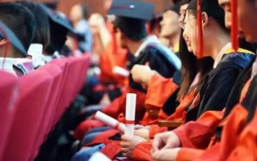 人数再降50万国家线“大跳水”：学历贬值潮下考研还是好出路吗？(图2)