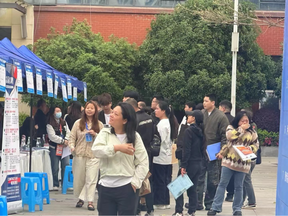 泸州开放大学举办2025年春期开学（毕业）典礼(图2)