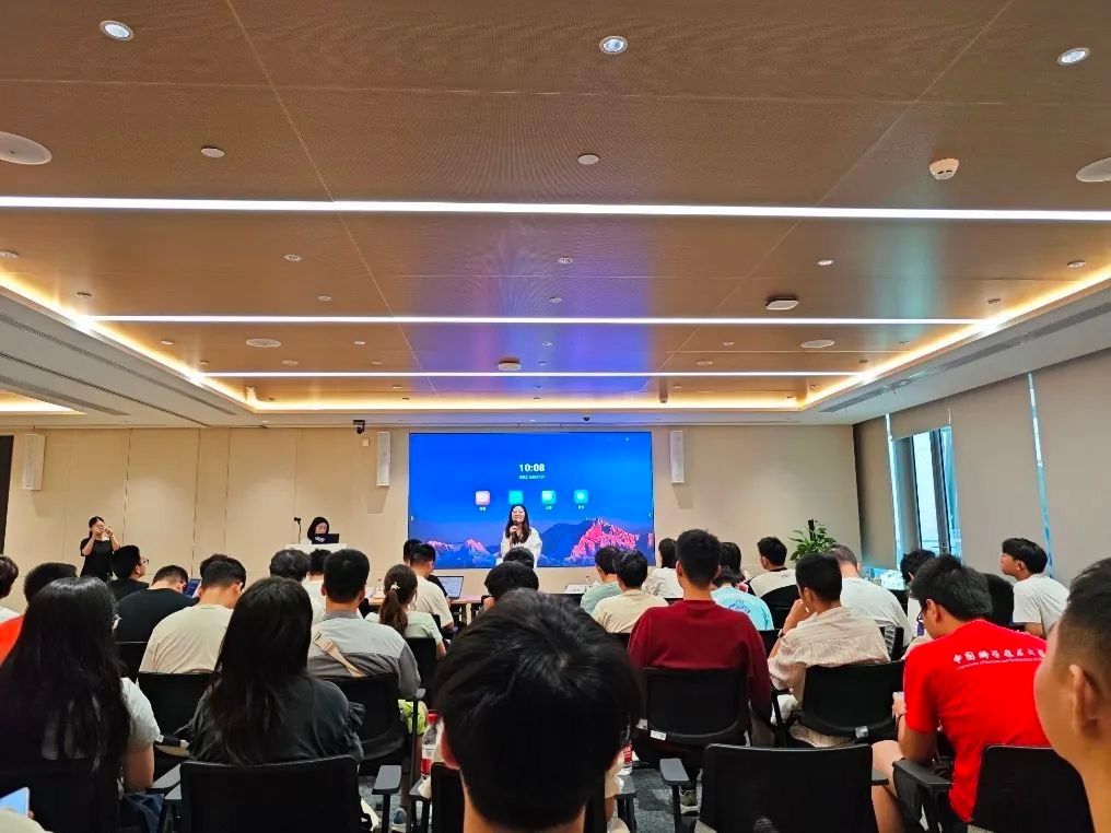 【安徽日报客户端】从校园到产业前沿！中科大人工智能与数据科学学院暑期实践团赴上海解码人工智能与创新产业发展(图12)