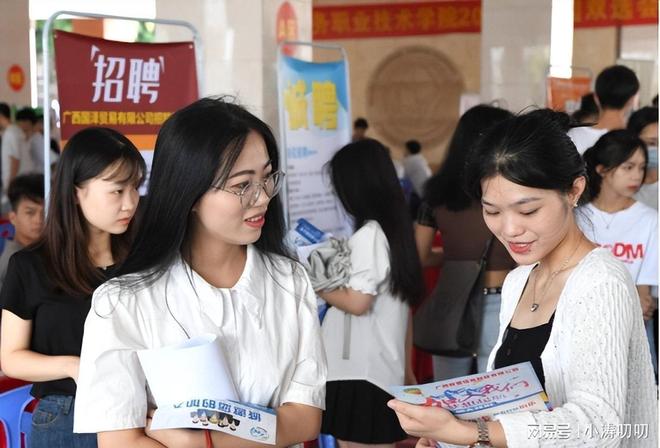 2025就业冰火两重天：有人月薪过万躺赢