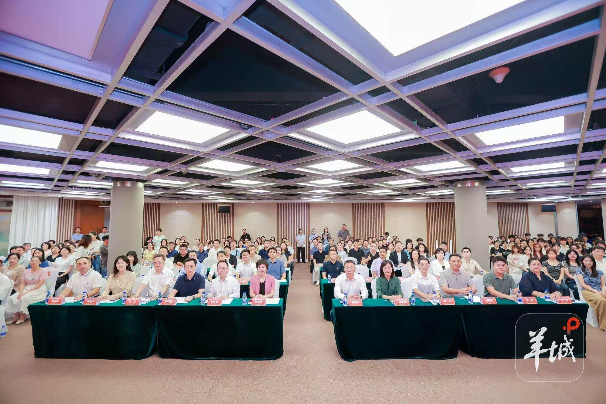 阿里国际站跨境创业孵化中心在广州启动首批30个大学生团队入驻(图2)