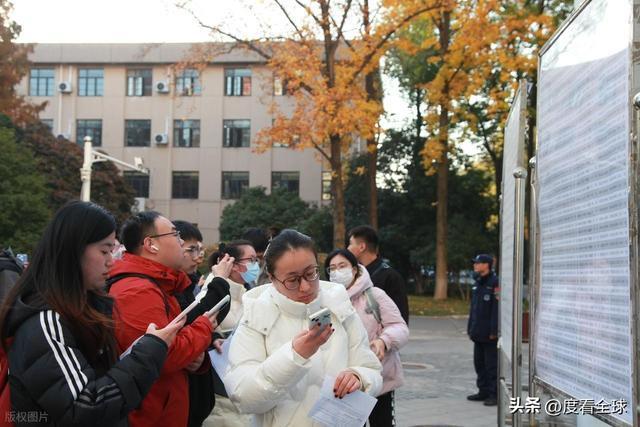 历史性破冰！国考首破35岁门槛371万人角逐背后是职场公平觉醒(图4)