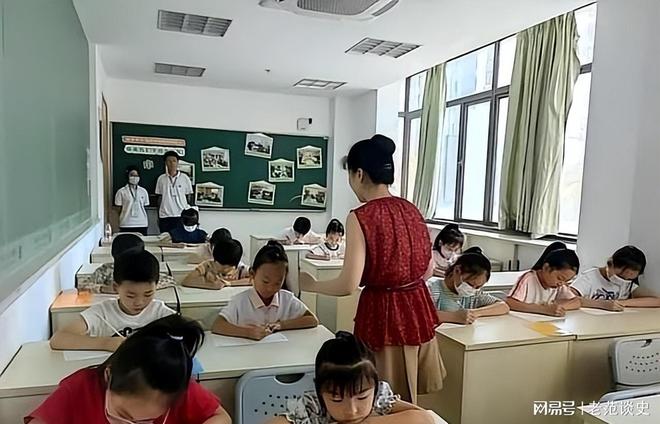 如果不搬走“三座大山”中国出生人口数量将在2056年被美国超越(图7)