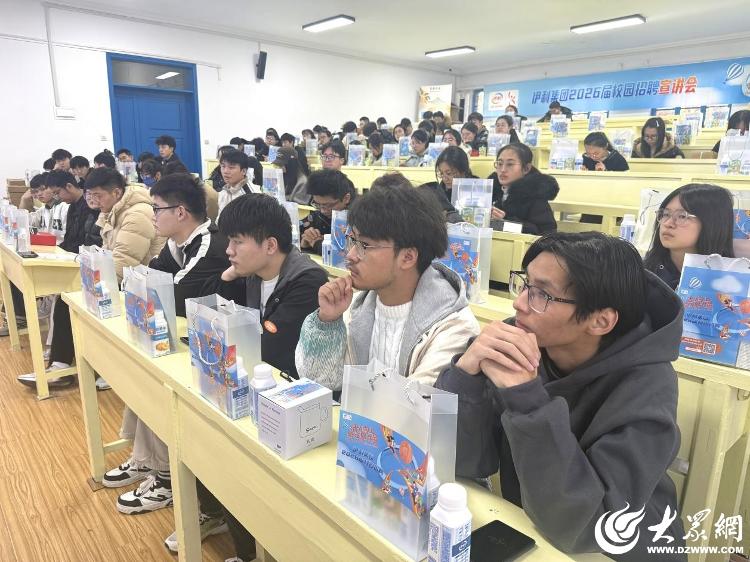 伊利校园行：一场“职场预演”给青春一个闪亮的起点(图2)