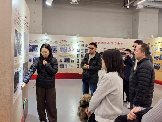 电信学部联合西安兆芯集成电路有限公司开展党建交流活动(图2)