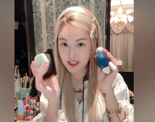 张凯毅的黄金凤冠被男童毁坏发文求助网友却被扒黑料掉粉30万(图11)