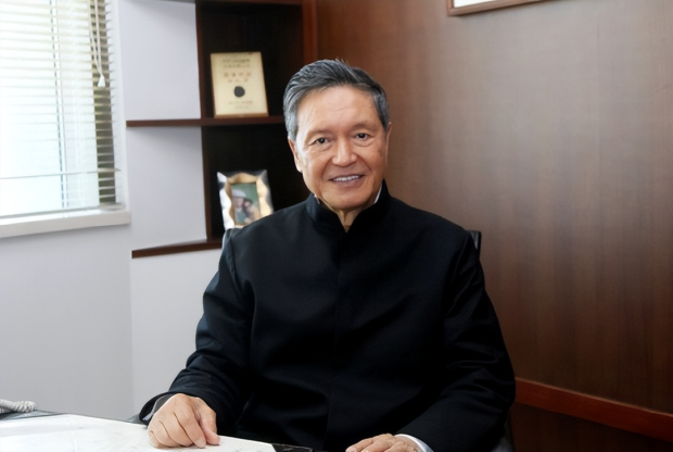 79岁女掌门接班“千亿龙头”冲刺上市(图3)