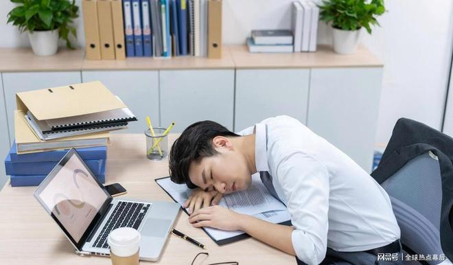 国内加班线小时打工人为何沉默？(图11)