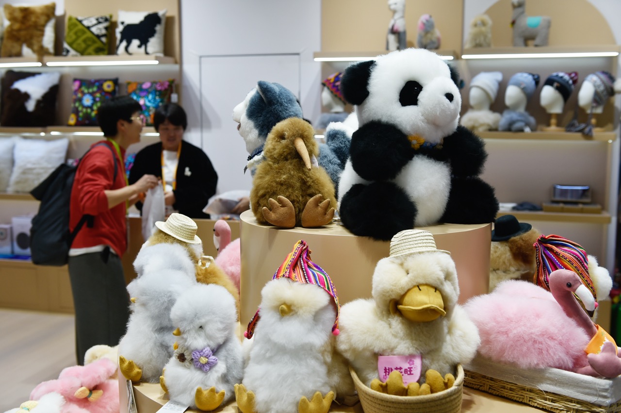 生活经济学：“烟火气”中的高质量发展密码丨当潮玩开始“陪你生活”(图1)